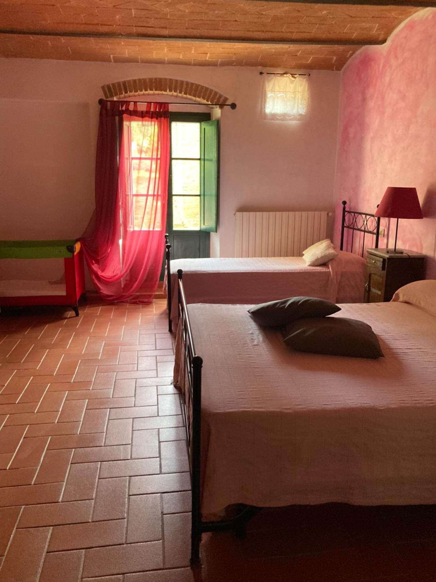 מונטסקודאיו Agriturismo Le Colline מראה חיצוני תמונה