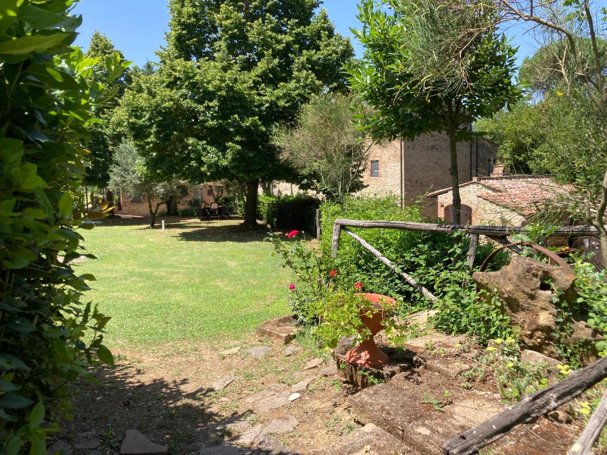 מונטסקודאיו Agriturismo Le Colline מראה חיצוני תמונה