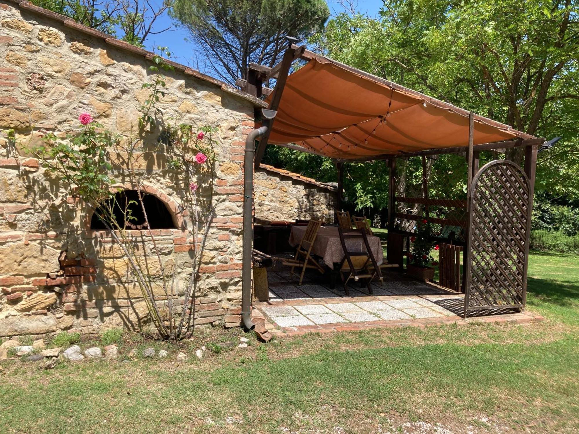 מונטסקודאיו Agriturismo Le Colline מראה חיצוני תמונה
