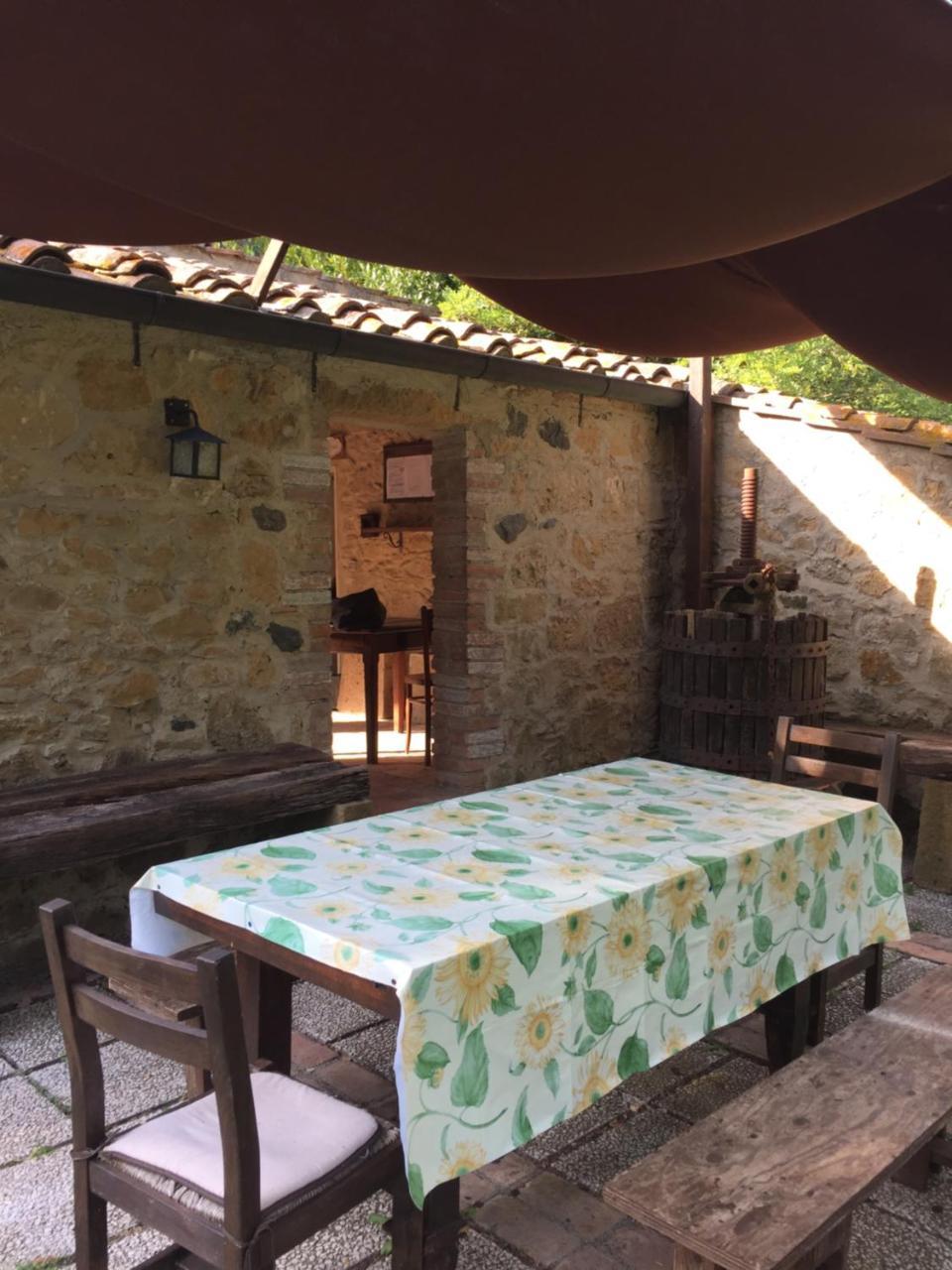 מונטסקודאיו Agriturismo Le Colline מראה חיצוני תמונה